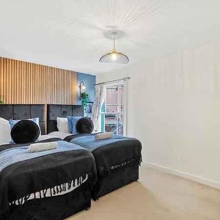 Apartment The Penthouse On Bristols Iconic Harbourside - Sleeps 10 Bristol