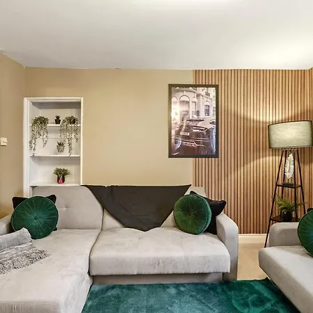The Penthouse On Bristols Iconic Harbourside - Sleeps 10 Apartment Bristol